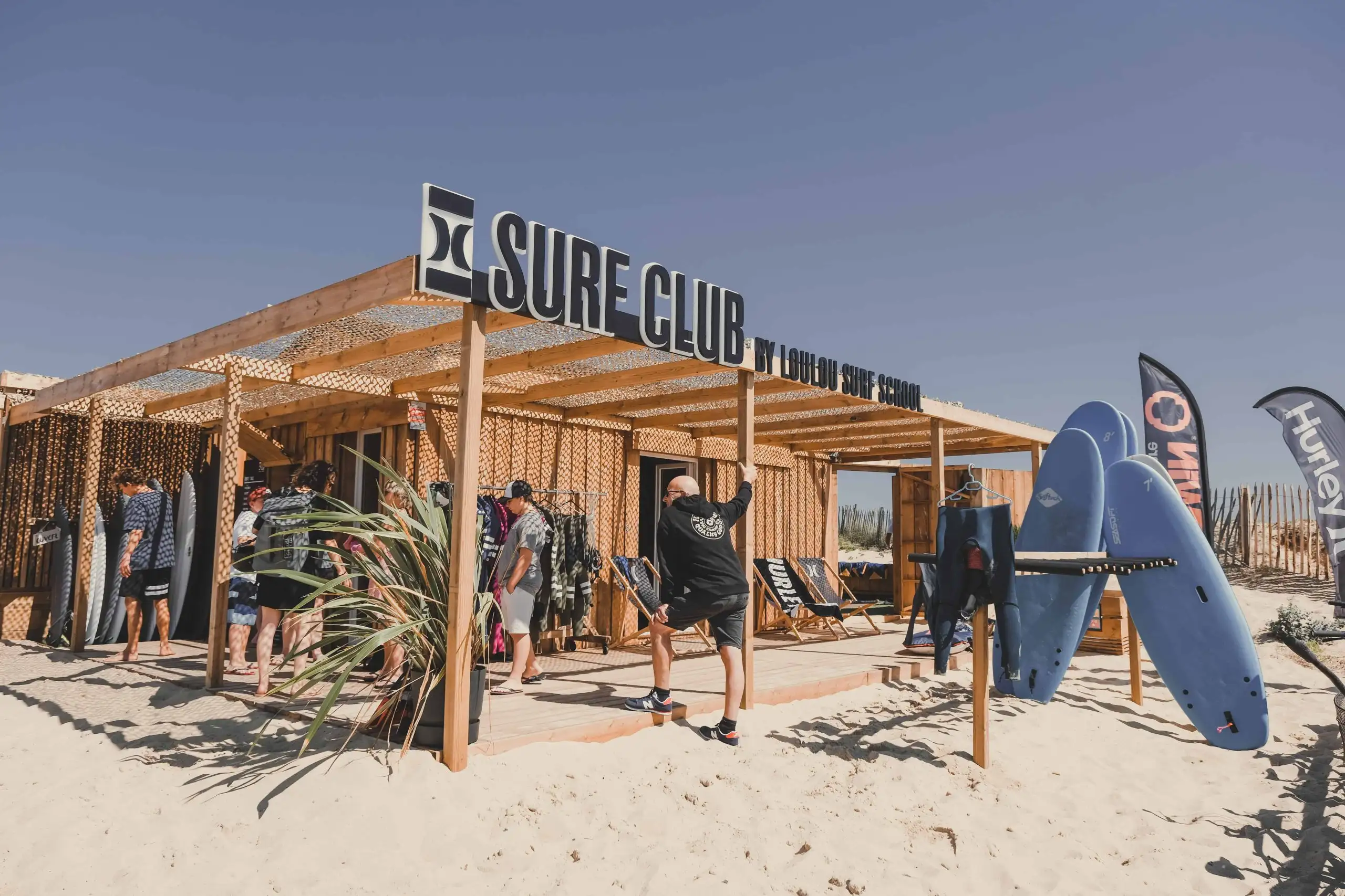 École de surf Loulou Surf School sur la plage des Océanides à Capbreton